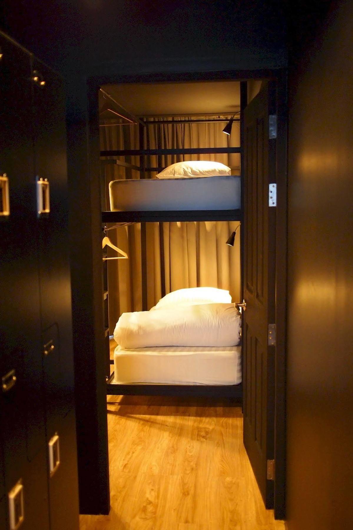 C40Winks Hostel Bangkok Buitenkant foto