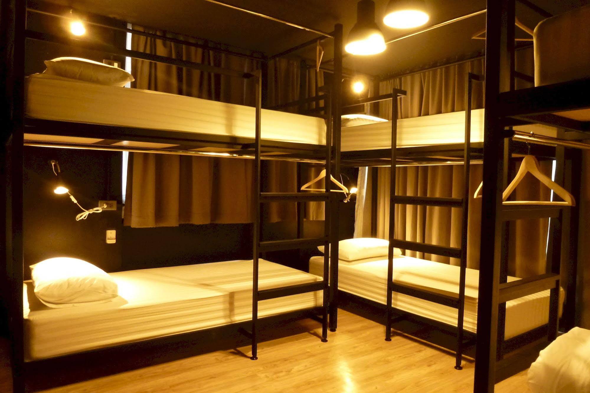 C40Winks Hostel Bangkok Buitenkant foto