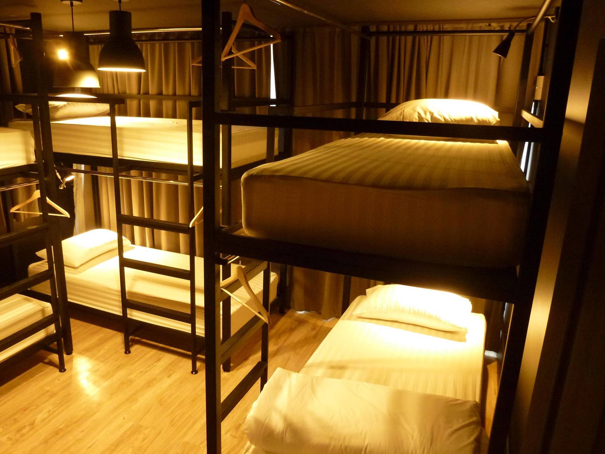 C40Winks Hostel Bangkok Buitenkant foto